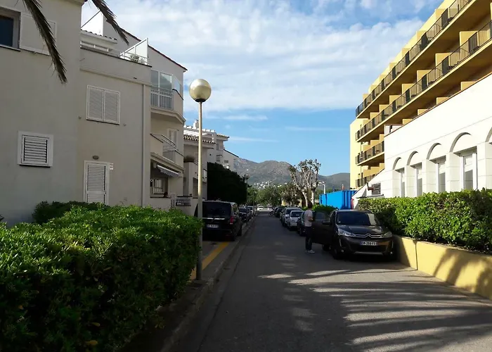 Residencia Platja De * ロザス
